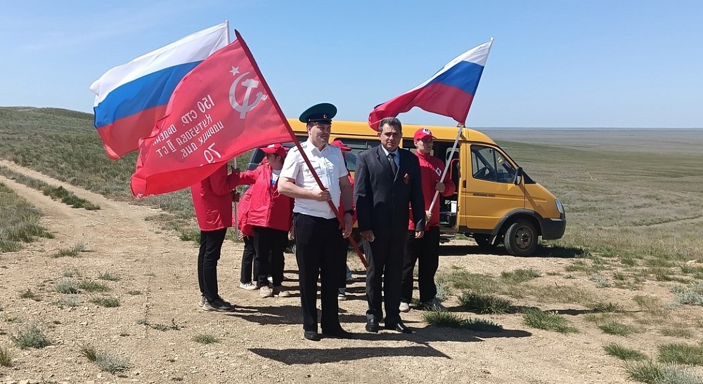 Знамя Победы водрузили на самой высокой точке Астраханской области