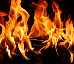 В Астрахани сгорел заброшенный дом