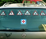 Предупреждающие знаки на автомобилях станут обязательными