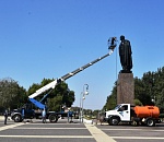 В Астрахани к Дню города моют памятники и обновляют светооборудование 