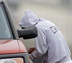 В Астрахани друзья угнали авто и рассекали на нем по ночному городу 