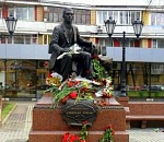 Татарстан подарил Астрахани памятник Габдулле Тукаю