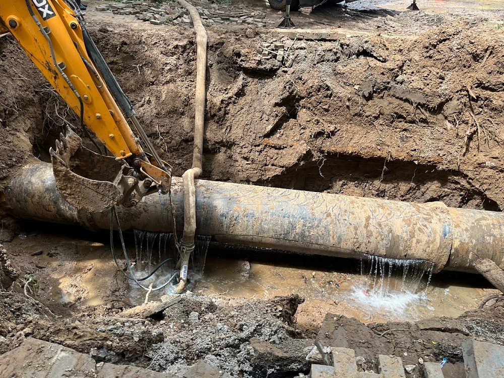 Более 15,5 тысяч астраханцев остаются без холодной воды из-за масштабной аварии