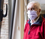 65-летние астраханцы выходят из самоизоляции