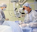 Офтальмологи провели в Астрахани уникальную операцию