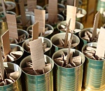 Астраханцы изготавливают окопные свечи для бойцов СВО