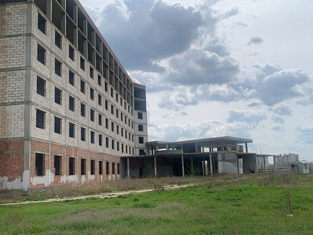 В Астрахани идет подготовка к строительству гостиницы на месте недостроя у СЗК «Звездный»