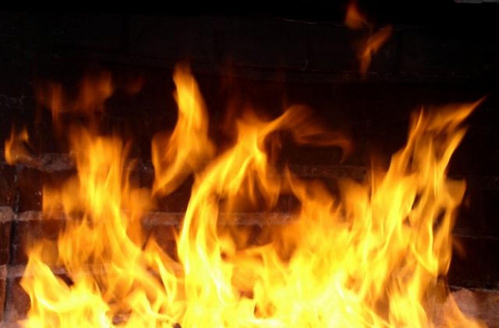 Более пяти часов пожарные боролись с огнем в Ахтубинске