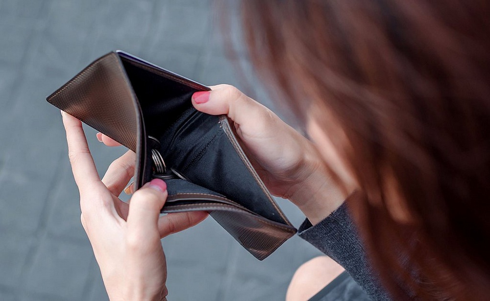 В Астрахани сотруднице рыбной фирмы несколько месяцев не платили зарплату