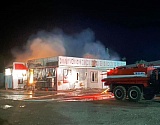 Ночью к западу от Астрахани два часа горел придорожный магазин