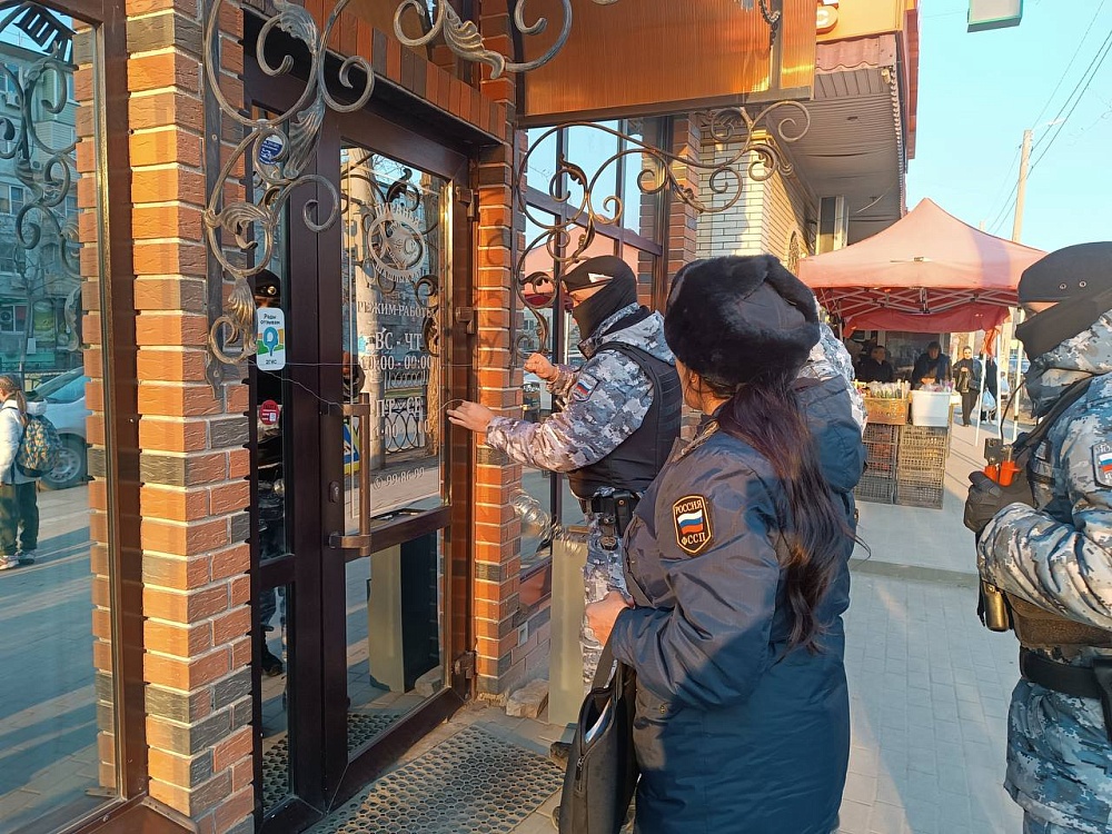 Популярное астраханское кафе закрыли из-за нарушений требований СанПиНа