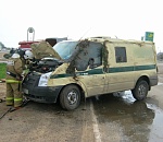 Под Астраханью столкнулись Газель и инкассаторский автомобиль: пострадало три человека