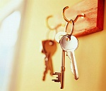 Лжесотрудница мэрии продавала астраханцам квартиры за 100 тысяч рублей