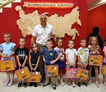 Леонид Огуль провел для астраханских школьников благотворительный праздник в честь Дня знаний