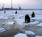 В Астраханской области шестерых рыбаков унесло на льдине