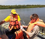 Четверо в лодке, не считая собаки, чуть не утонули в Астрахани