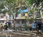 В Астрахани на улице Адмирала Нахимова горят четыре квартиры