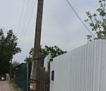 В Астрахани поврежденная опора ЛЭП превратилась во флюгер