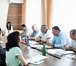 В большой приемный день спикер Думы Астраханской области Игорь Мартынов провел прием граждан в Камызякском районе