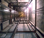 В Астрахани мужчина упал в шахту лифта