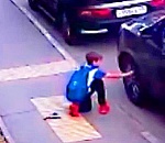 Сомнительное увлечение: новый челлендж в TikTok оставляет астраханских водителей без колпачков на колесах