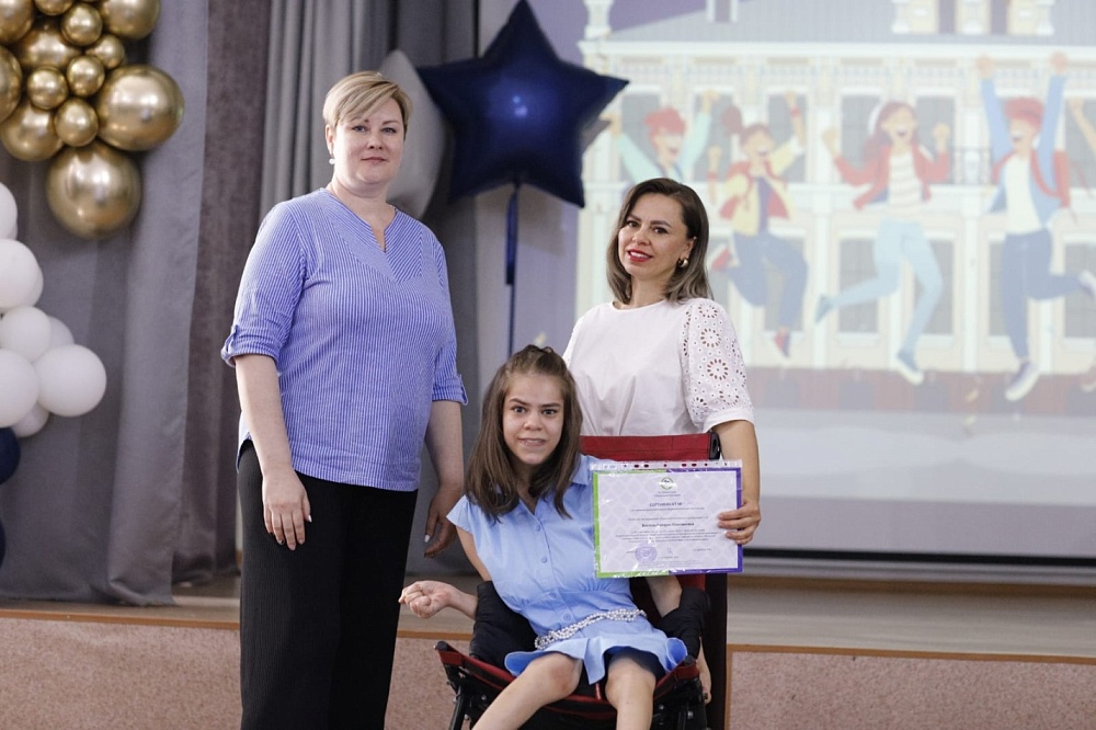 Особенная астраханская художница Лера Хохлова получила образование благодаря помощи депутата Госдумы Леонида Огуля