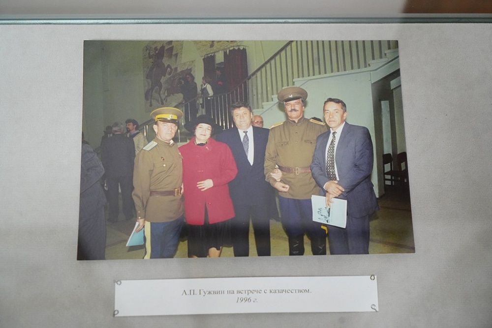 Выставка памяти первого всенародно избранного губернатора открылась в Астрахани 