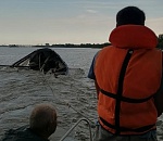 Штормовой ветер в Астрахани переворачивал на реке лодки с людьми