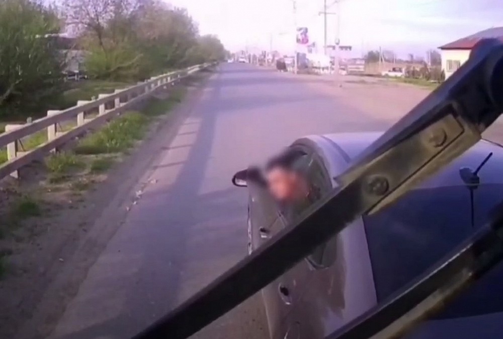В Астрахани обстреляли пассажирский автобус: видео