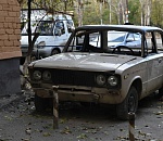 Иномарка, автобус и "копейка": астраханцы бросают свои авто