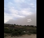 В Астрахань идет пыльная буря: видео