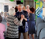 Астраханские ветераны прокатились на речном трамвайчике