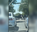 В Астрахани на дороге при обгоне перевернулся автомобиль 