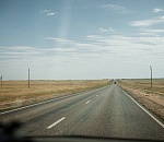 На трассе Астрахань-Волгоград опрокинулась иномарка. Есть пострадавшие