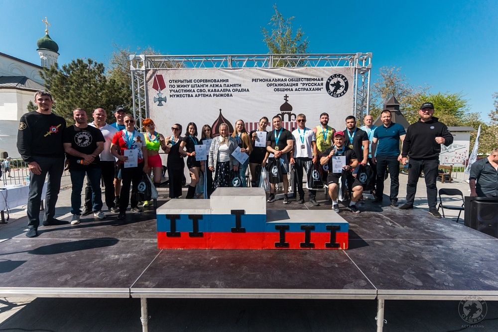 Пожилая астраханка произвела фурор на соревнованиях по жиму в кремле