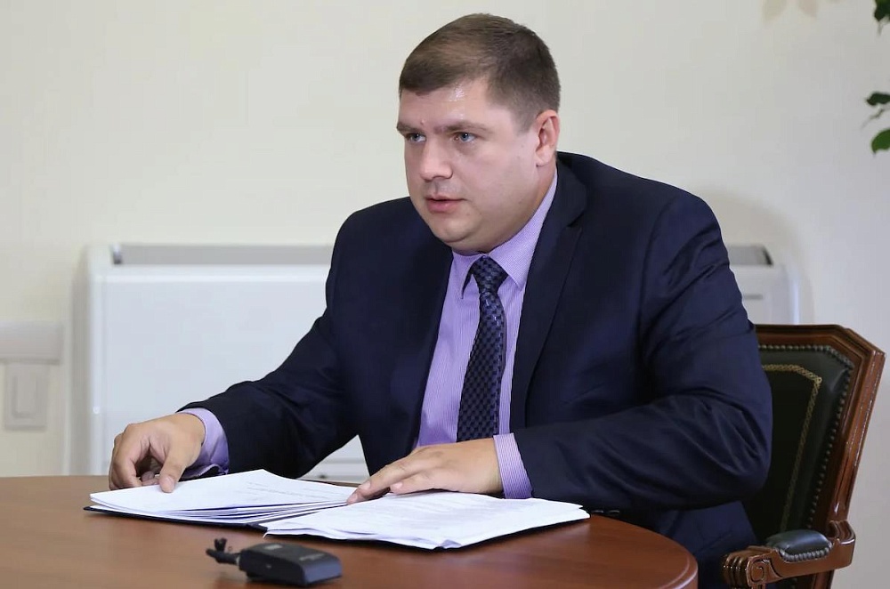 Депутату Коняеву устроили публичное порицание: он выражался в соцсетях