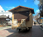 Рождество кончилось: начали вывозить киоски от Братского сада