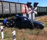 Под Астраханью столкнулись автомобиль и тепловоз: один человек пострадал