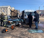 Кадры страшной аварии с маршруткой в Зацаревье 