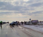 Под Астраханью в лобовом столкновении иномарки и грузовика погибла молодая женщина