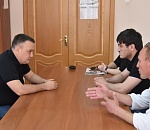 Поступила правильно: астраханка, которая сломала ажурную арку в трусовском парке предложила помощь в ее восстановлении