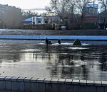 На льду Кутума появилась палатка