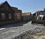 В поселках Советский и Янго-Аул приводят в порядок грунтовые дороги