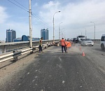 На новом мосту в Астрахани начался ямочный ремонт