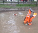 Фото дня: памятник дорожным рабочим 