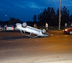 В Астрахани опрокинулся автомобиль: пострадали три человека, в том числе 7-летний мальчик