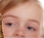 Астраханец помог собрать дочь в школу, чтобы не потерять статус водителя