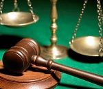 В Астрахани мать ребенка-инвалида добилась ремонта имплантата через суд