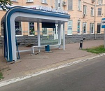 В центре Астрахани водитель въехал в новую остановку