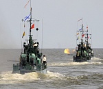 Корабли Каспийской флотилии отразили нападение "противника" с воздуха